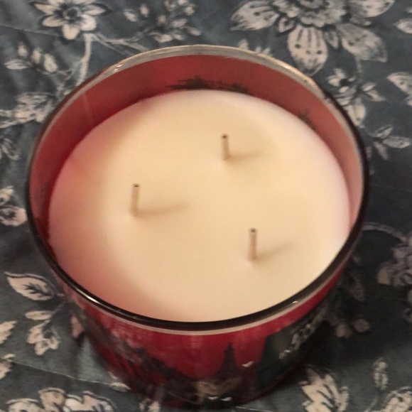 NWT Bath & Body Works Emily In Paris Paris Amour Candle ❤️ - Picture 3 of 4